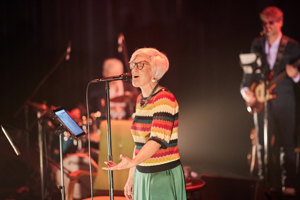 Bekijken en beluister hier Blue and Broke’s Come Inside/Inside (live in De&nbsp;Minard)